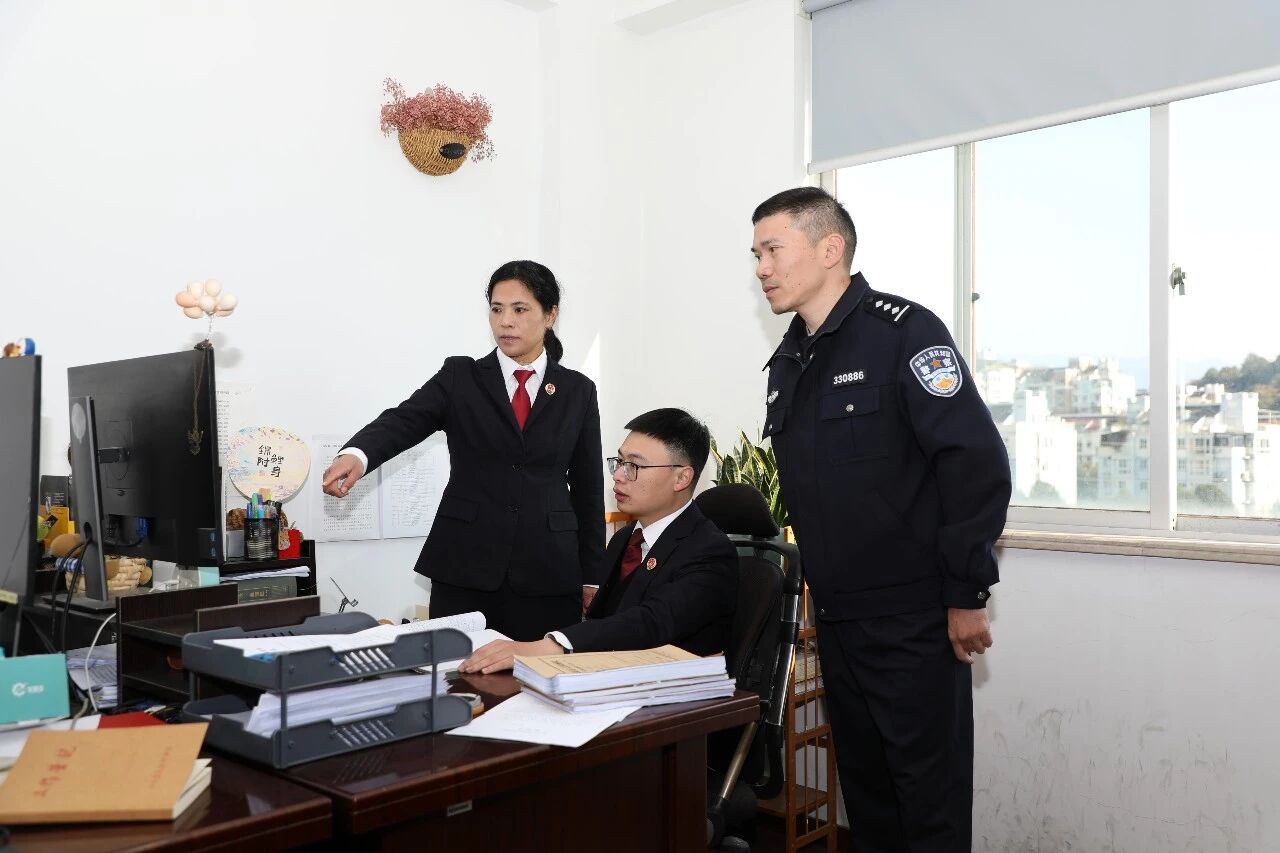 ������������Ա����ͥ����˽�̹��£�ͥ��Ҫ����·������ַ�ת����